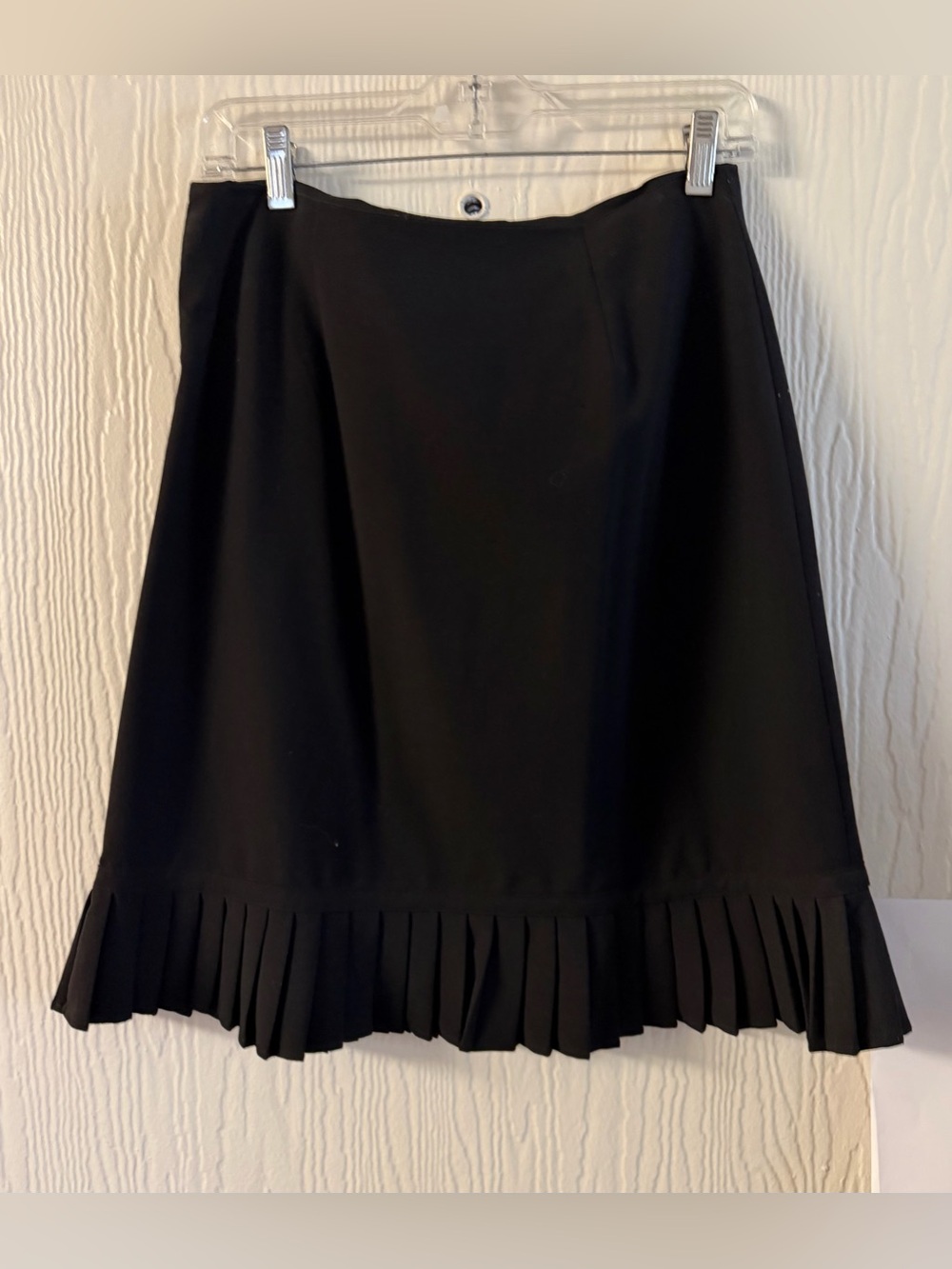 Women’s Black Pleated Hem A-Line Skirt